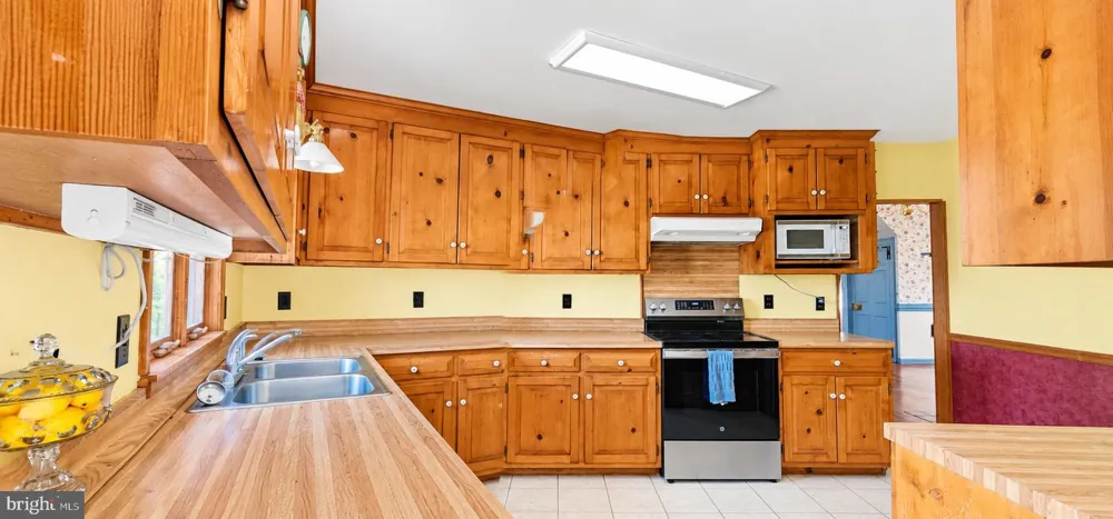 35257 CATS POINT LANE Painter, VA 23423