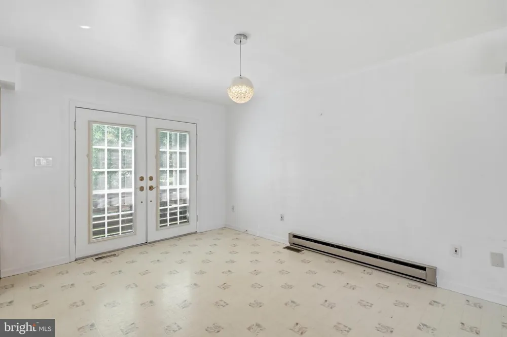 913 FAWN AVENUE Pasadena, MD 21122