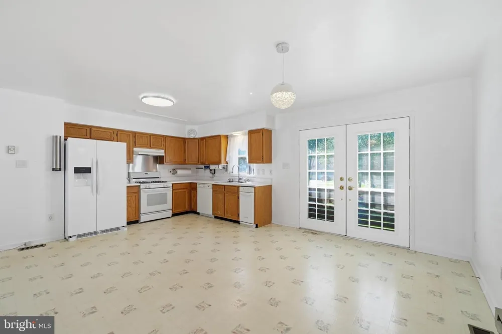 913 FAWN AVENUE Pasadena, MD 21122