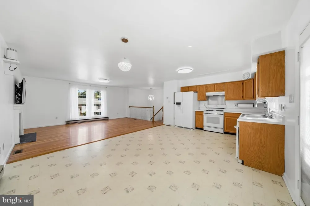 913 FAWN AVENUE Pasadena, MD 21122