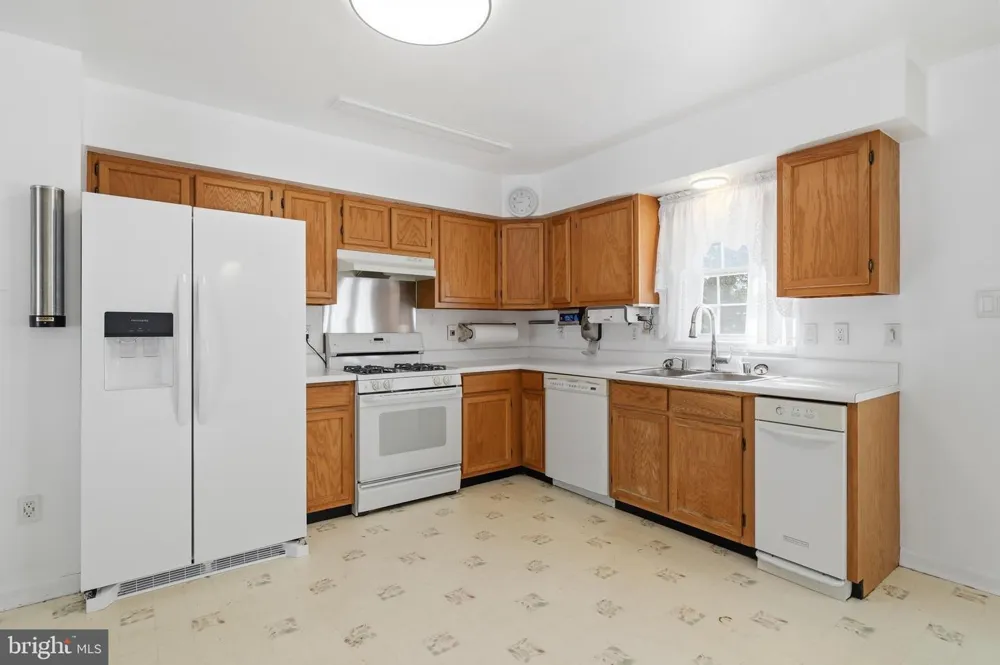 913 FAWN AVENUE Pasadena, MD 21122