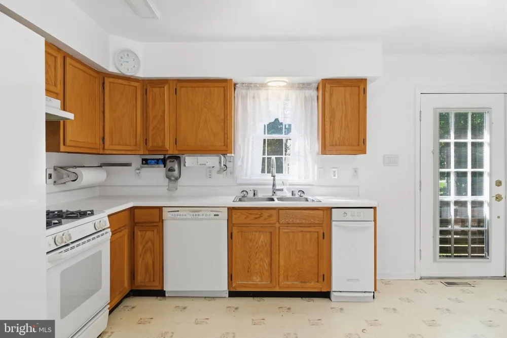 913 FAWN AVENUE Pasadena, MD 21122