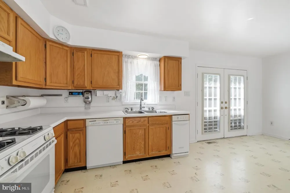913 FAWN AVENUE Pasadena, MD 21122