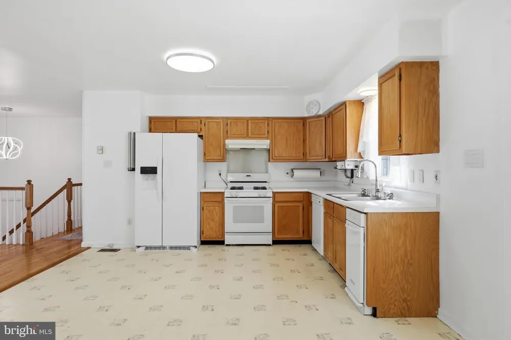 913 FAWN AVENUE Pasadena, MD 21122