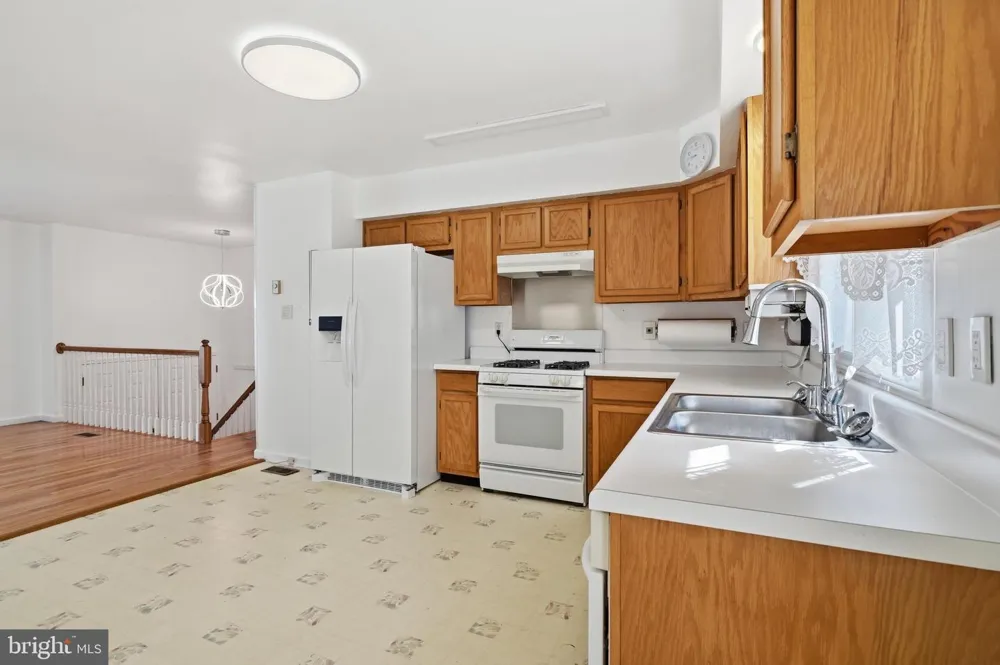 913 FAWN AVENUE Pasadena, MD 21122