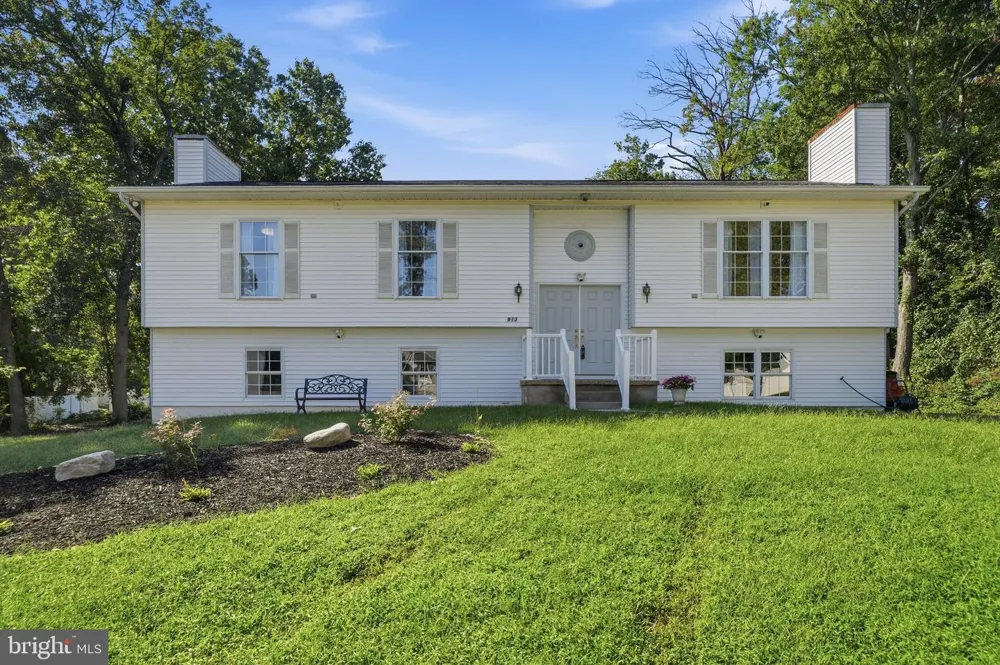 913 FAWN AVENUE Pasadena, MD 21122