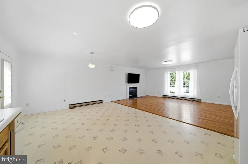 913 FAWN AVENUE Pasadena, MD 21122