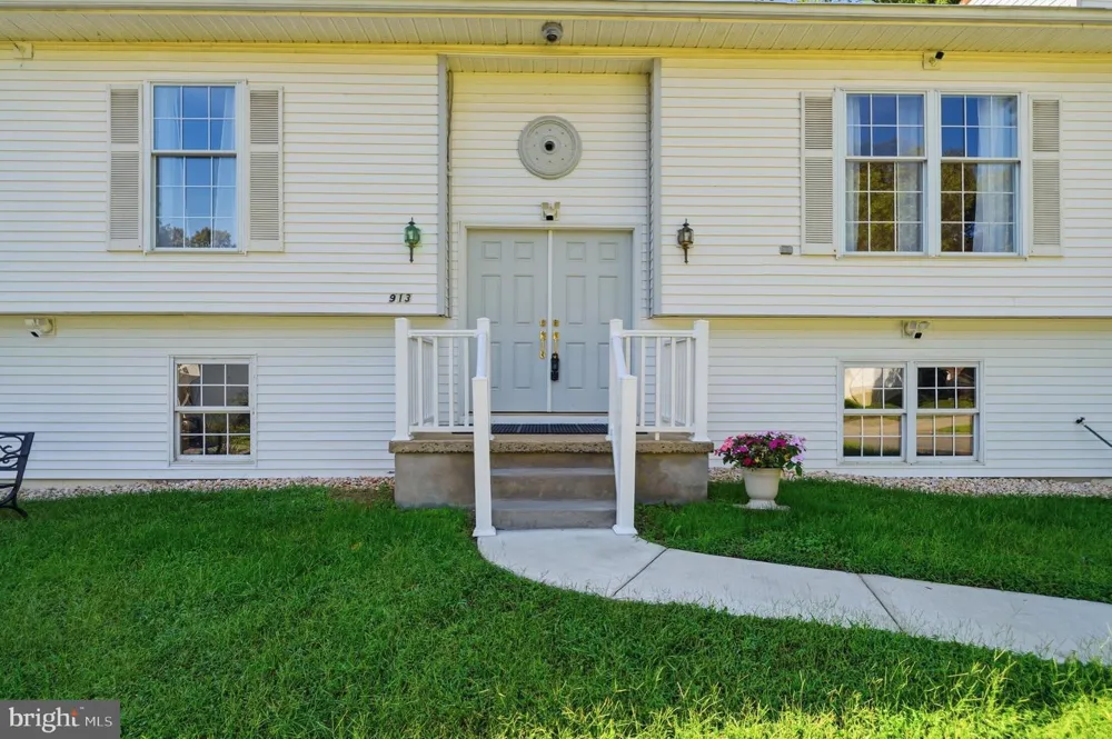 913 FAWN AVENUE Pasadena, MD 21122