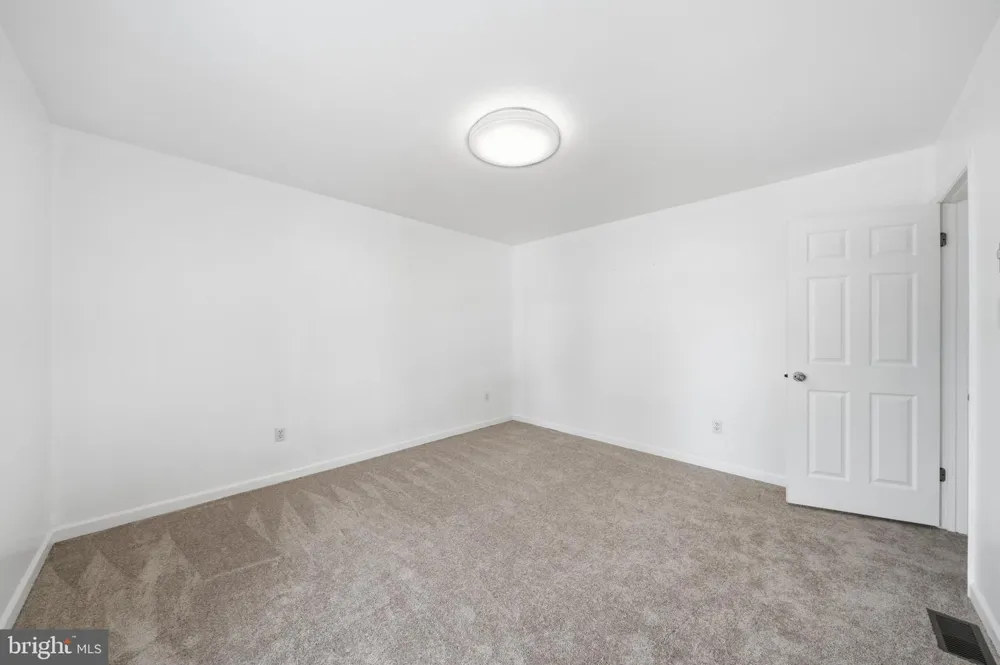 913 FAWN AVENUE Pasadena, MD 21122