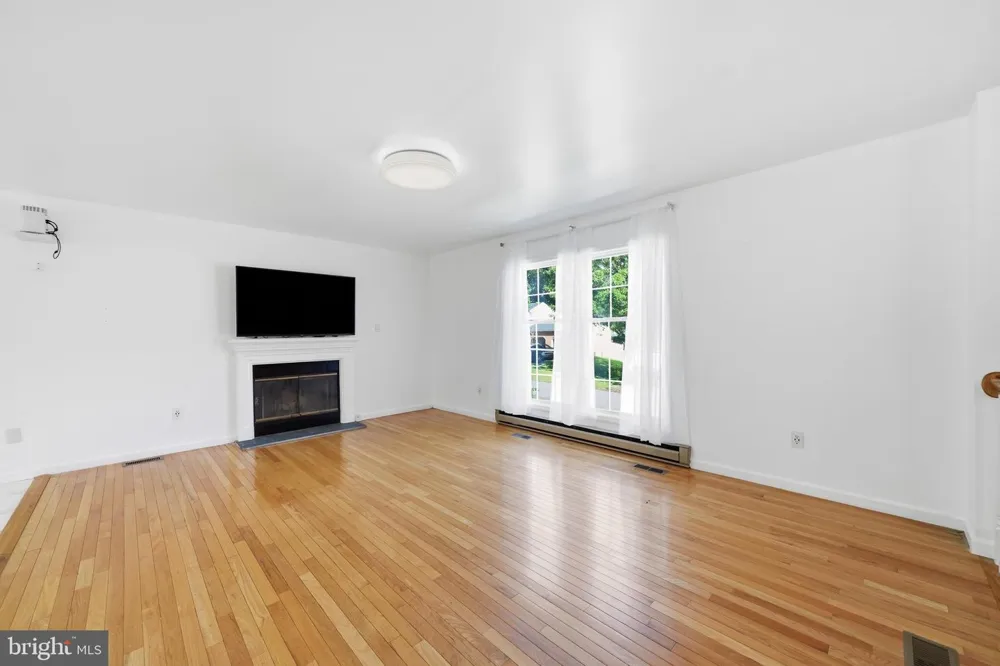 913 FAWN AVENUE Pasadena, MD 21122