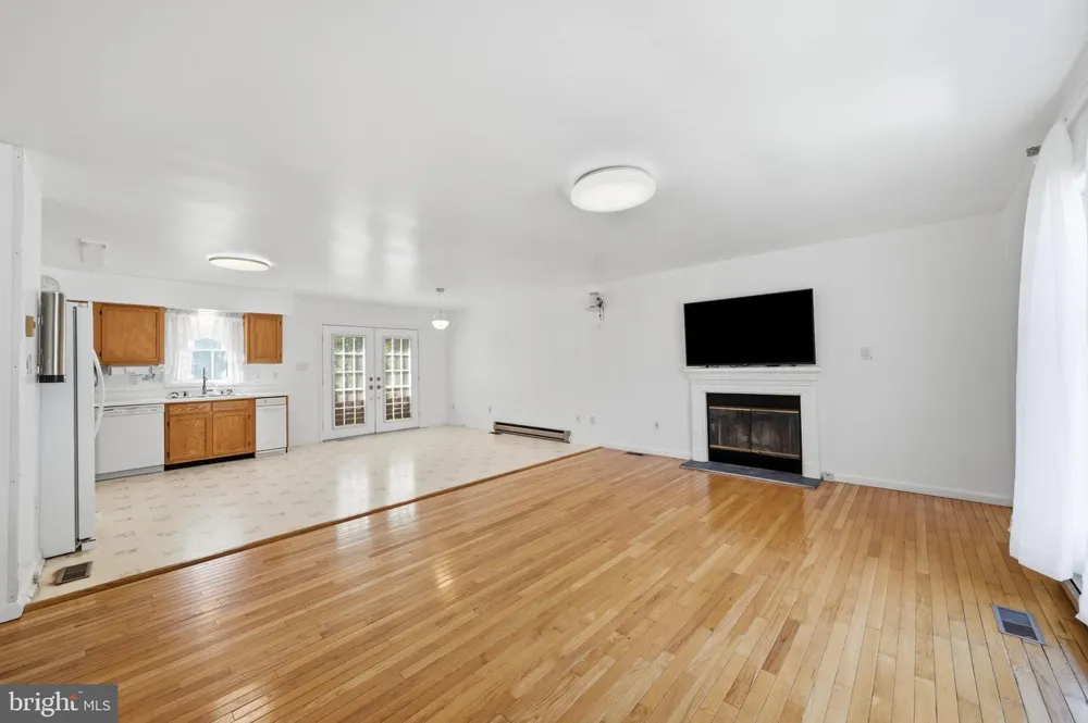 913 FAWN AVENUE Pasadena, MD 21122