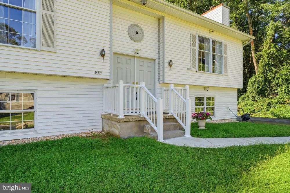 913 FAWN AVENUE Pasadena, MD 21122