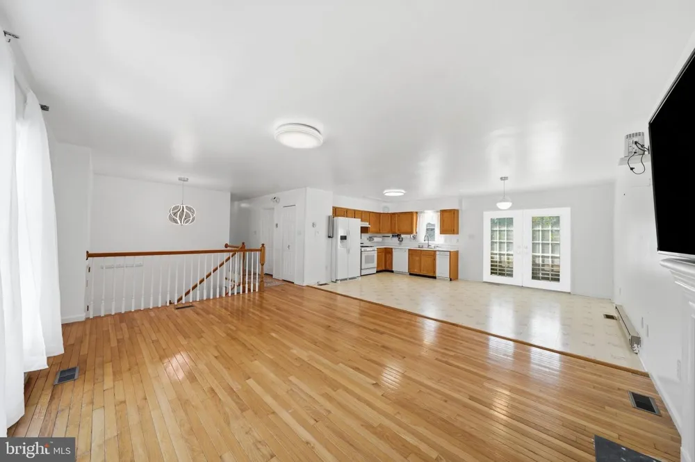 913 FAWN AVENUE Pasadena, MD 21122