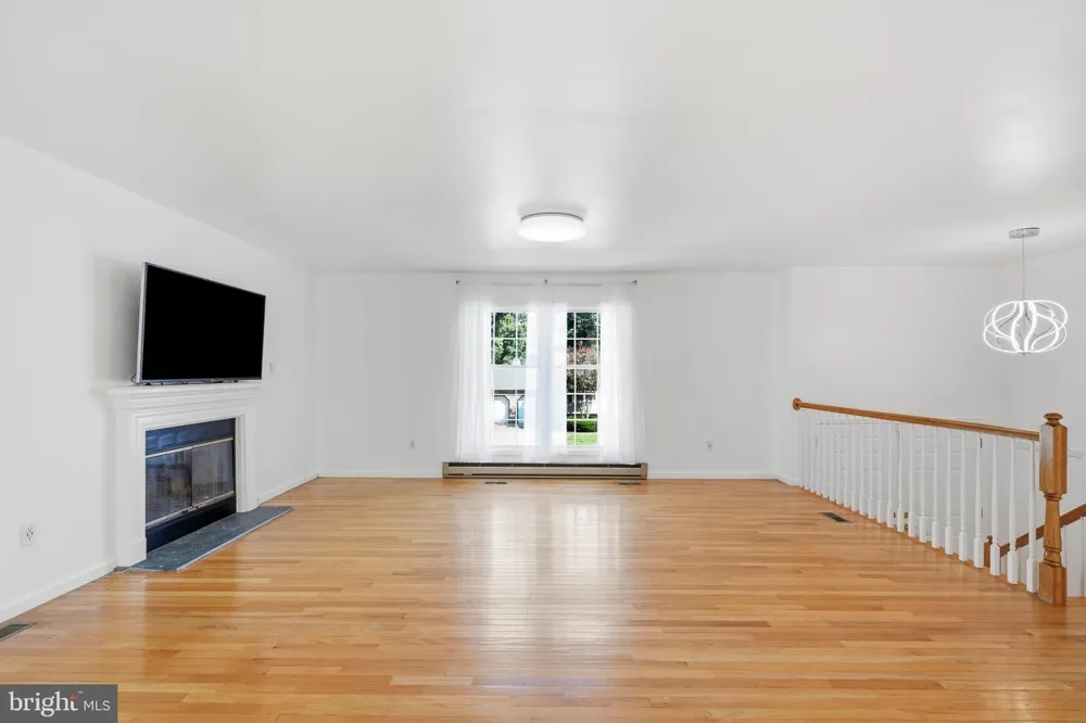 913 FAWN AVENUE Pasadena, MD 21122