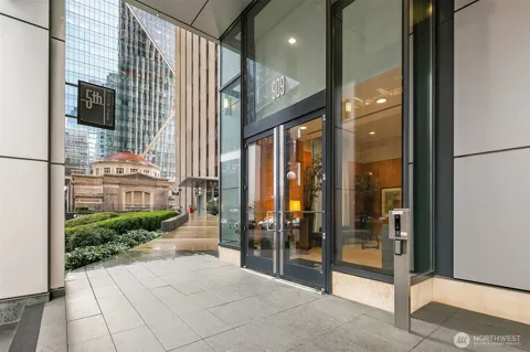 909 5th Avenue #402