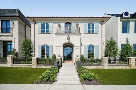 1824 Riviera Lane