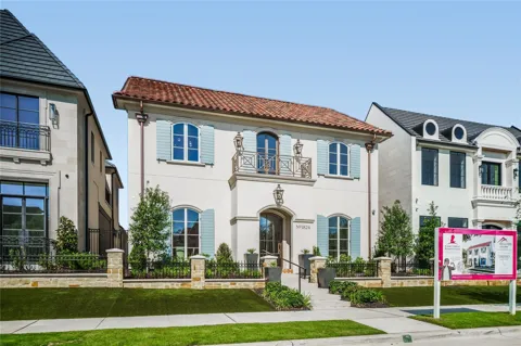1824 Riviera Lane