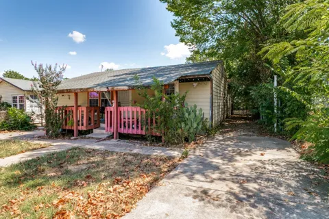 4329 Lubbock Avenue