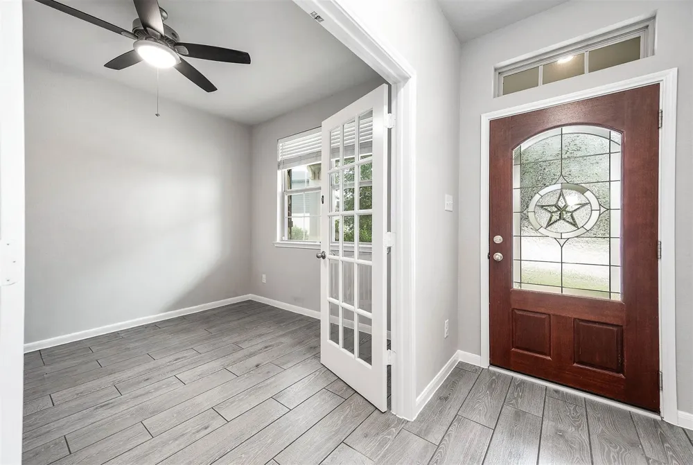 565 Winburn Tide Lane La Porte, TX 77571