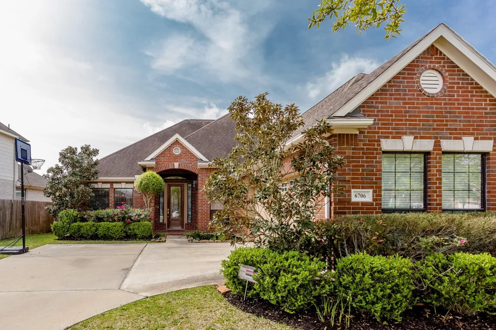 6706 Ashworth Drive Sugar Land, TX 77479