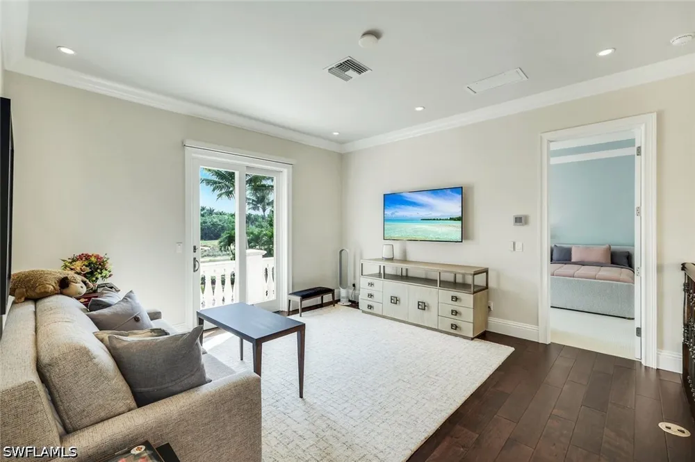 Escada Court Naples, FL 34109