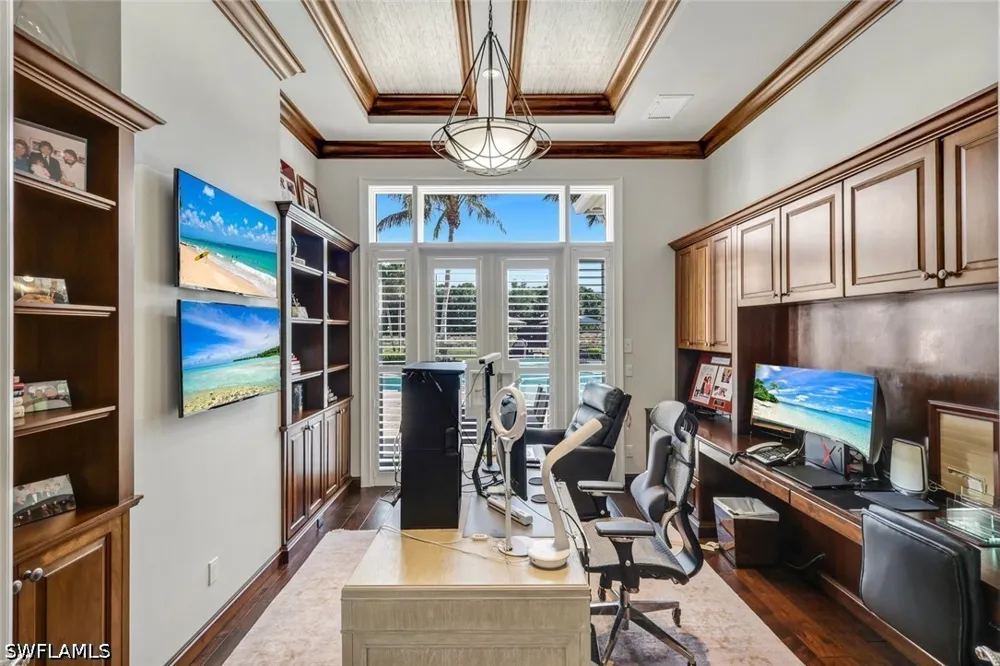 Escada Court Naples, FL 34109