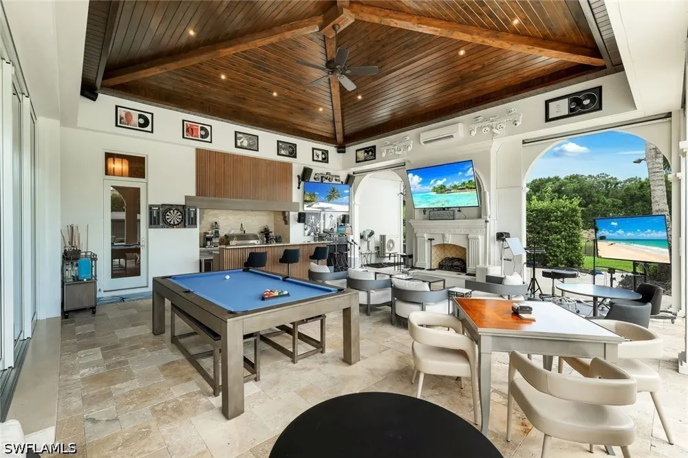 Escada Court Naples, FL 34109