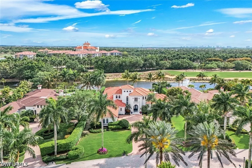 Escada Court Naples, FL 34109