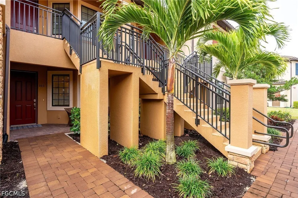Pocida Court #103 Naples, FL 34119
