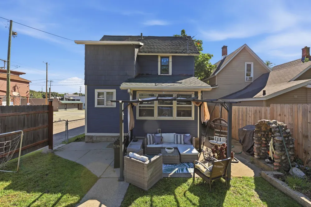 325 Grand Avenue NE Grand Rapids, MI 49503