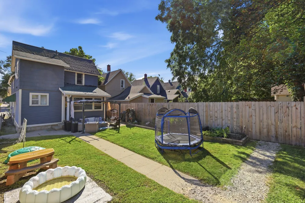 325 Grand Avenue NE Grand Rapids, MI 49503