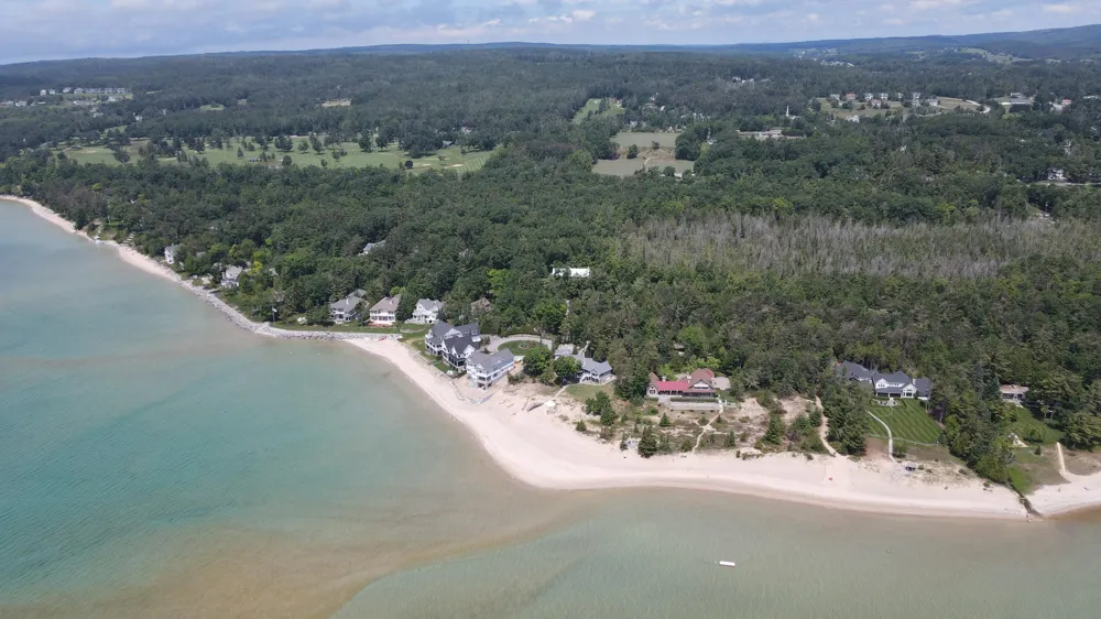 658 W Bluff Drive Harbor Springs, MI 49740