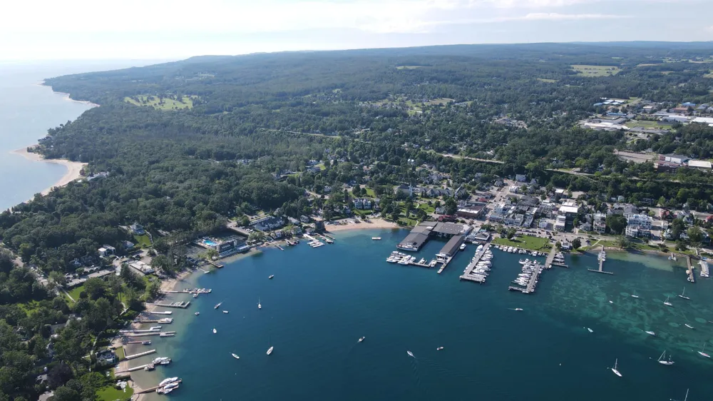 658 W Bluff Drive Harbor Springs, MI 49740