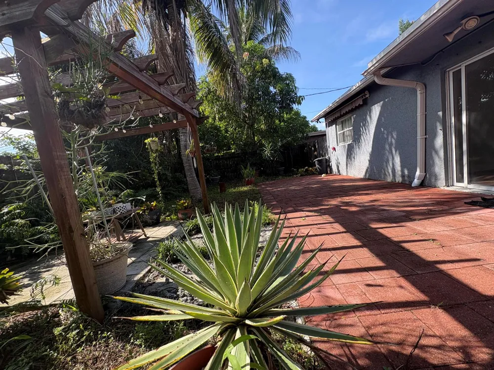 1630 NW 2ND TERRACE Pompano Beach, FL 33060