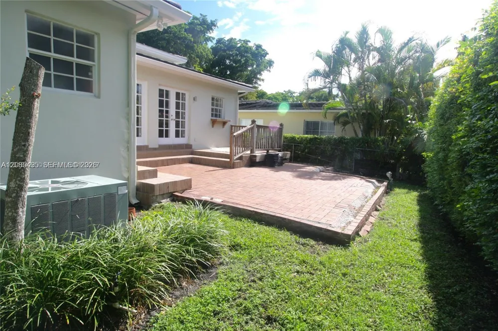 609 Puerta Ave Coral Gables, FL 33143