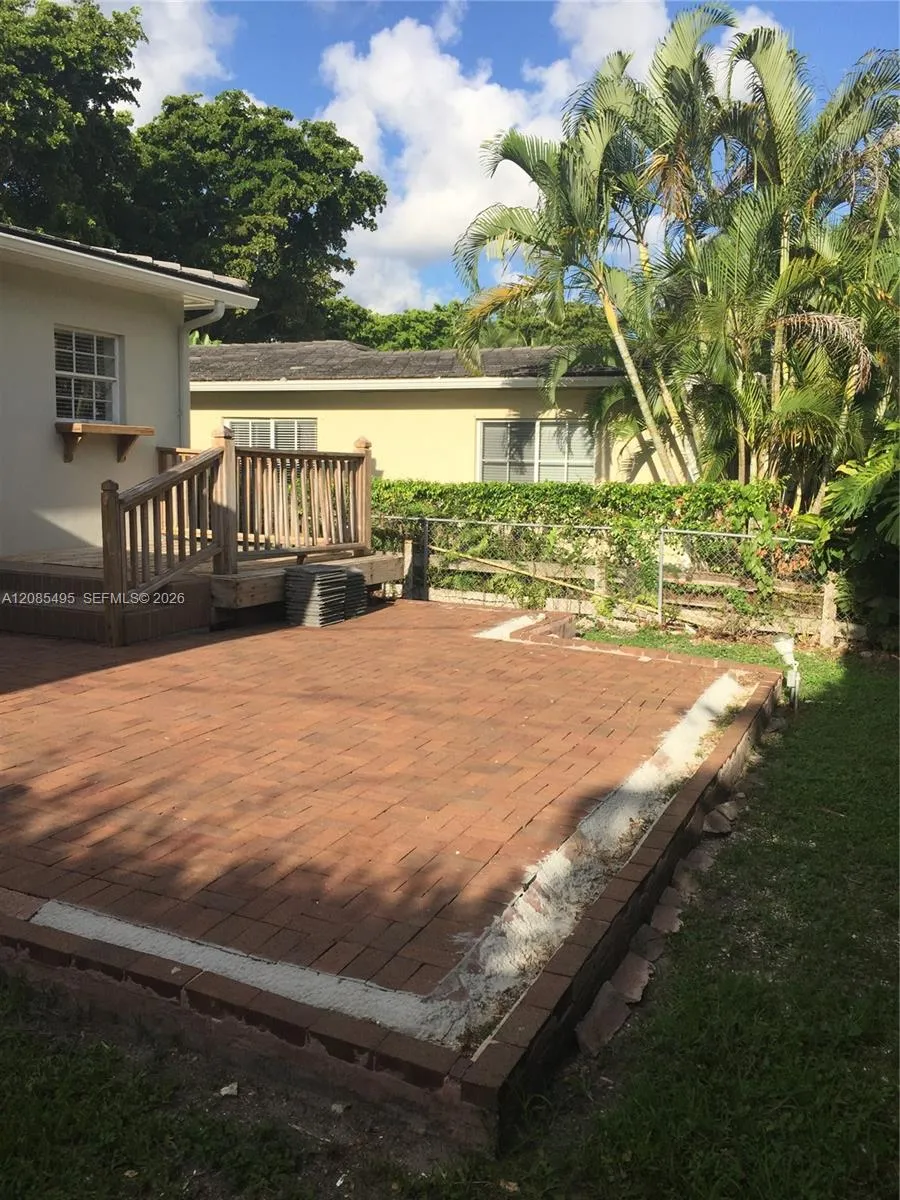609 Puerta Ave Coral Gables, FL 33143
