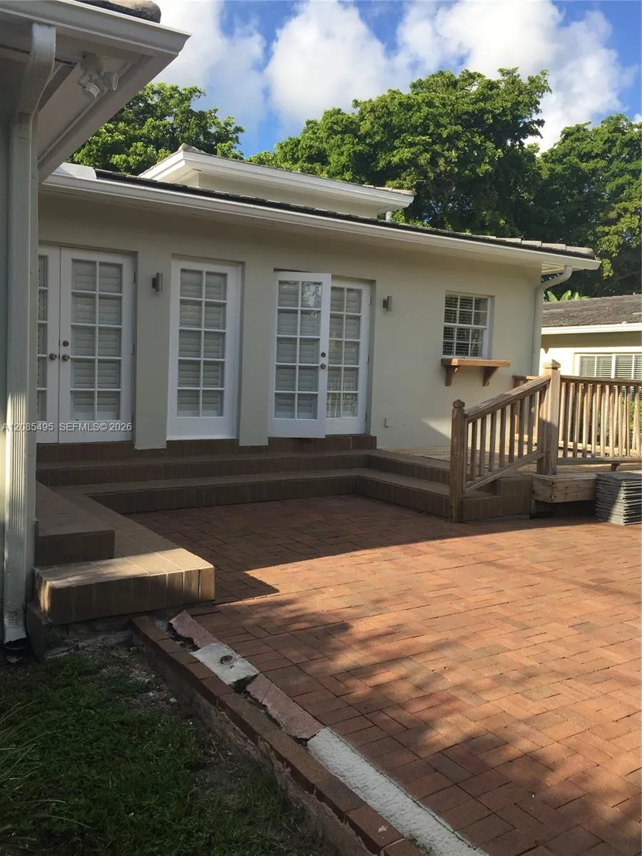 609 Puerta Ave Coral Gables, FL 33143