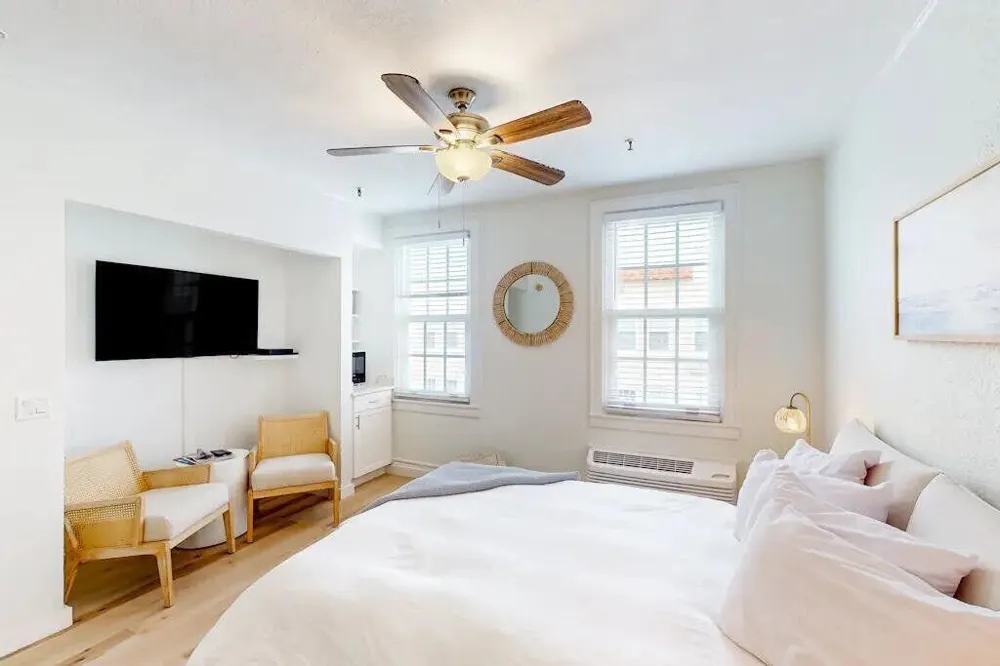 235 Sunrise Avenue #3215 Palm Beach, FL 33480