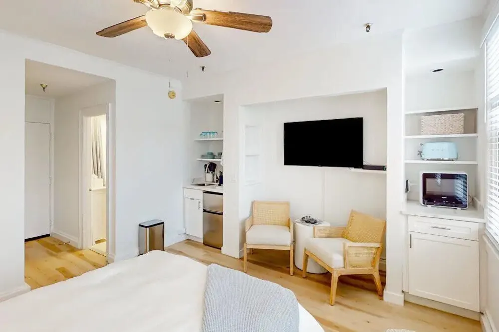235 Sunrise Avenue #3215 Palm Beach, FL 33480