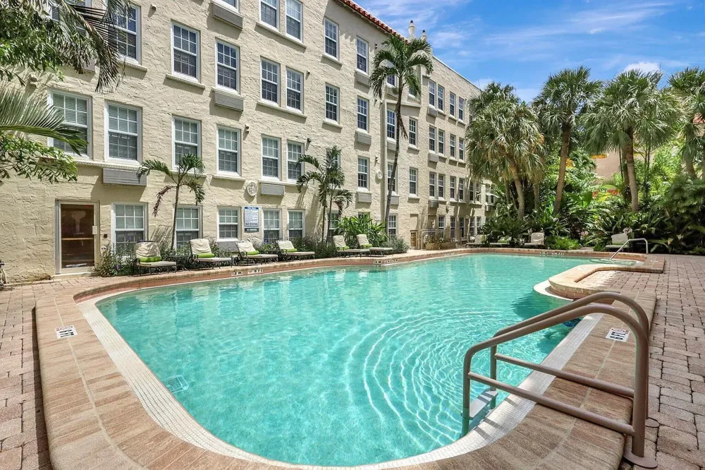 235 Sunrise Avenue #3215 Palm Beach, FL 33480