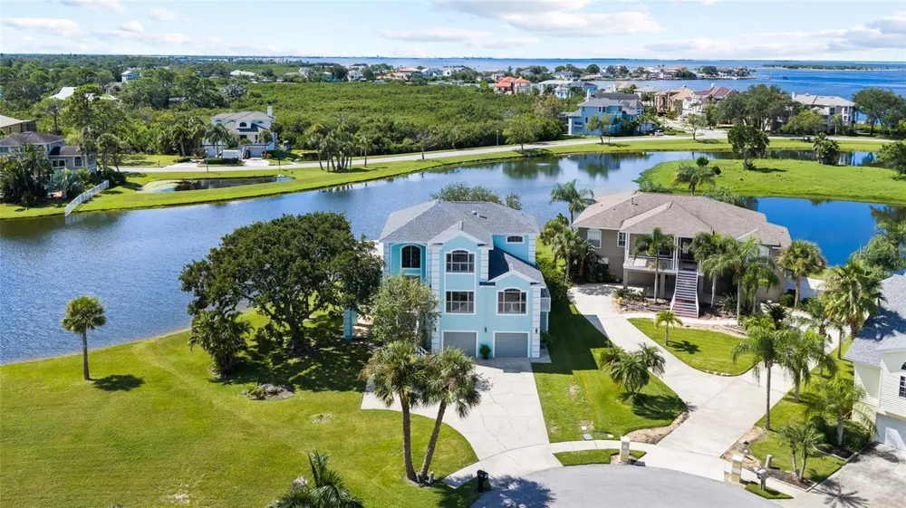 2106 PELICAN COURT Tarpon Springs, FL 34689