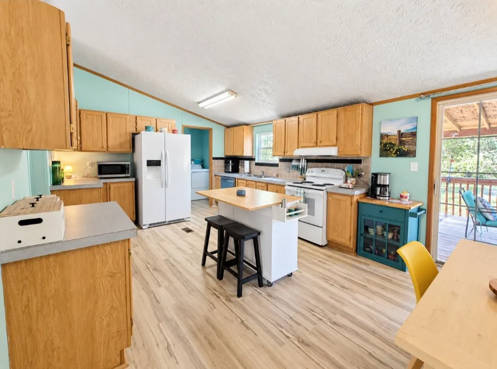 10119 N Twin Springs Rd Bon Aqua, TN 37025