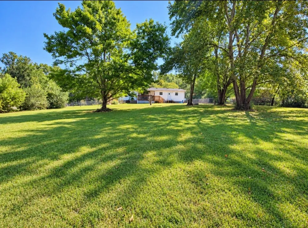 10119 N Twin Springs Rd Bon Aqua, TN 37025