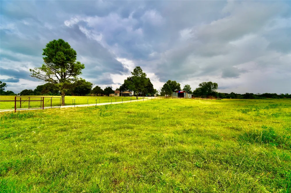 324 County Road 317 Comanche, TX 76442