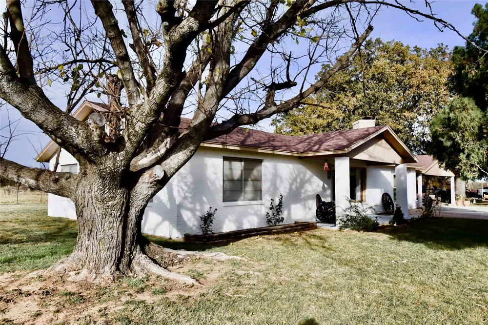 324 County Road 317 Comanche, TX 76442