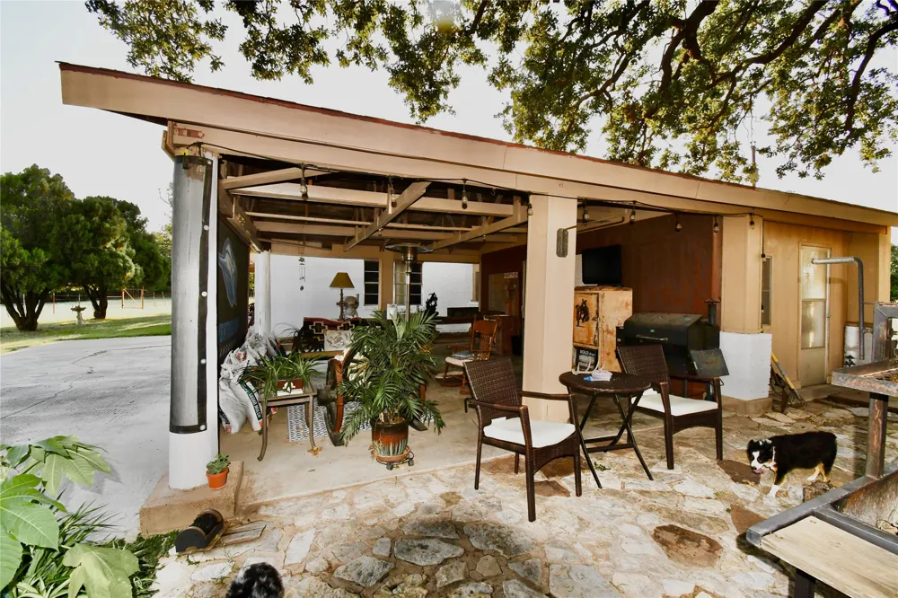 324 County Road 317 Comanche, TX 76442