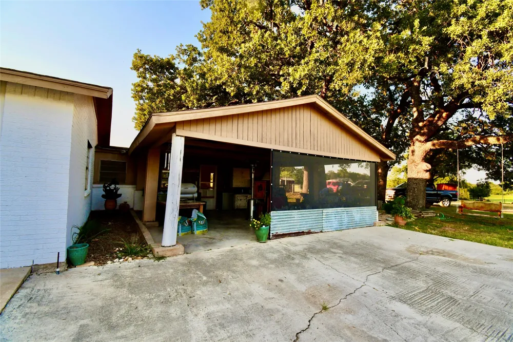 324 County Road 317 Comanche, TX 76442
