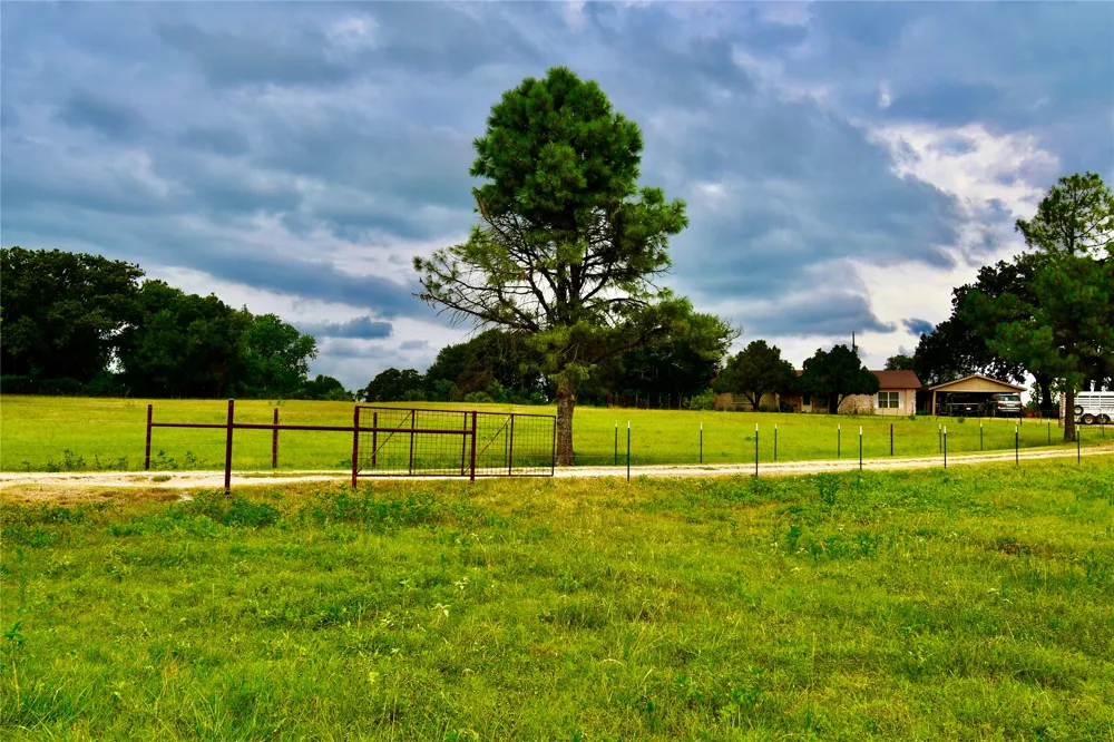 324 County Road 317 Comanche, TX 76442