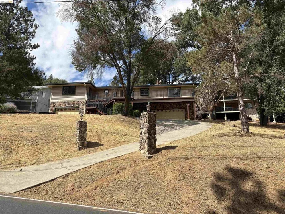 20059 Pleasant View Dr Groveland, CA 95321