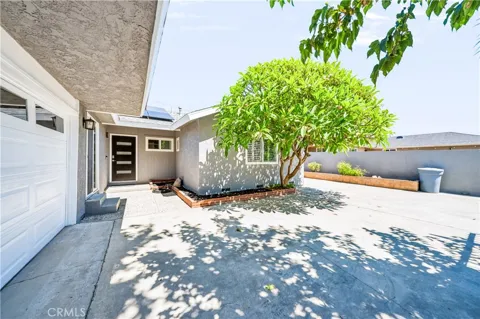 533 E Covina